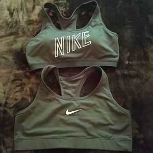 black nike sports bra